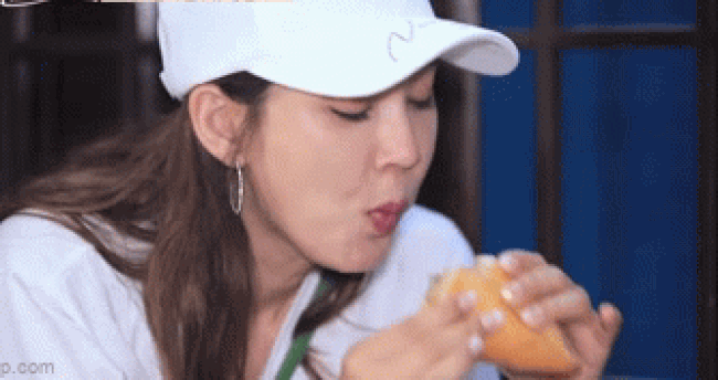 Khi ẩm thực Việt Nam lên truyền hình Hàn Quốc: Người tấm tắc khen ngon, người mồ hôi đầm đìa vì mì cay 7 cấp độ - Ảnh 6.