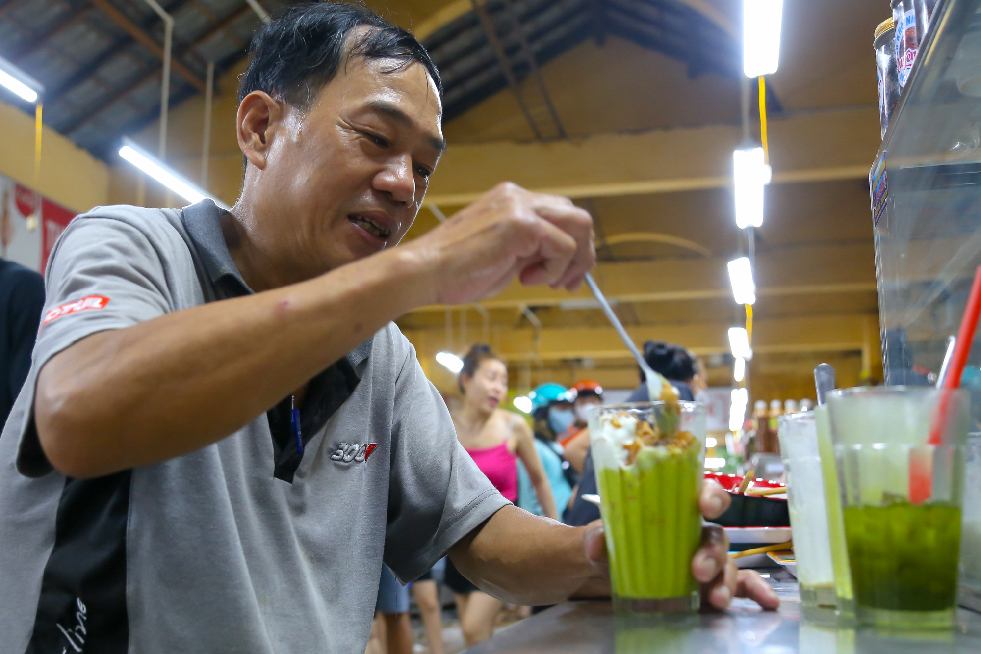 Thiên đường ẩm thực Đà Nẵng ‘nêm chặt người' trong mùa cao điểm du lịch  - Ảnh 7.