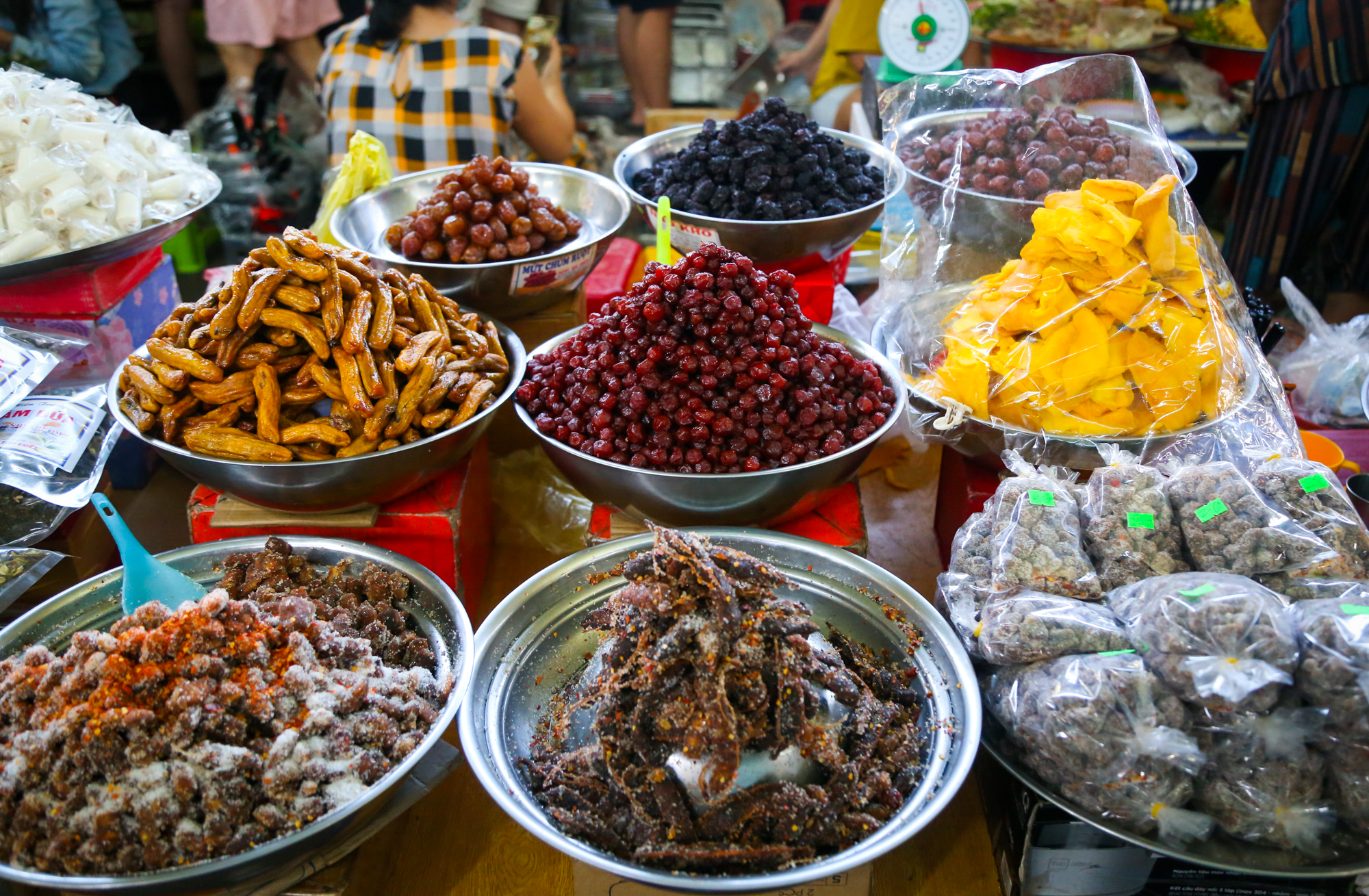 Thiên đường ẩm thực Đà Nẵng ‘nêm chặt người' trong mùa cao điểm du lịch  - Ảnh 10.