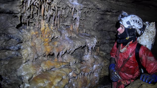 Khám phá mới về hang động sâu nhất của Australia - Ảnh 1.