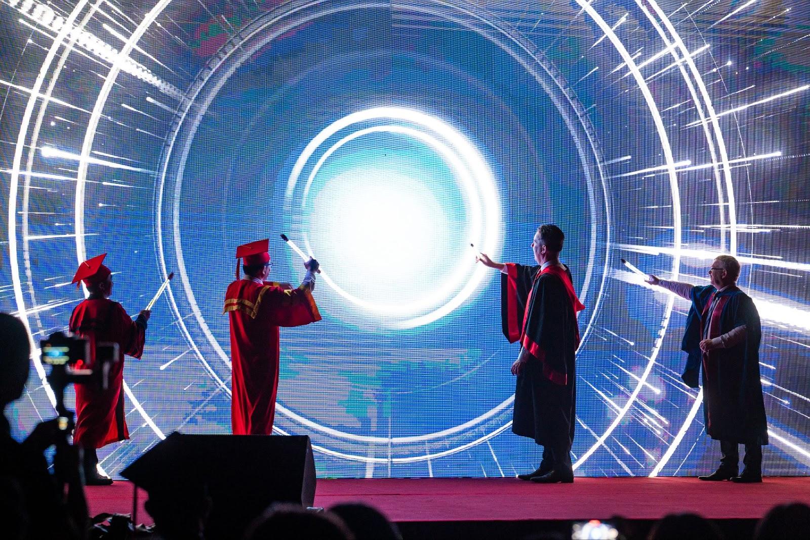 “Dịch chuyển” tới thế giới công nghệ tương lai trong lễ khai giảng của Swinburne Việt Nam - Ảnh 7.