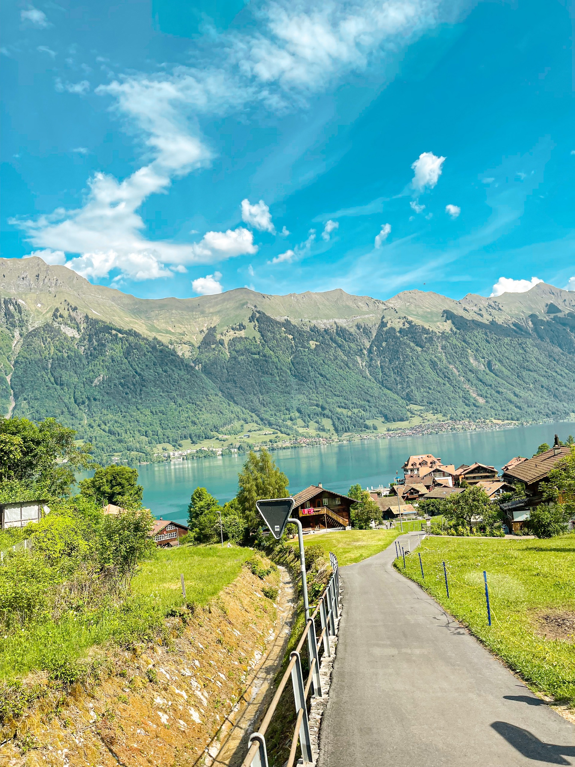 Ngôi làng nhỏ dân số chỉ khoảng 400 người, đẹp nức tiếng ở Thụy Sĩ tới mức được ví là “siêu thực” - Ảnh 4.