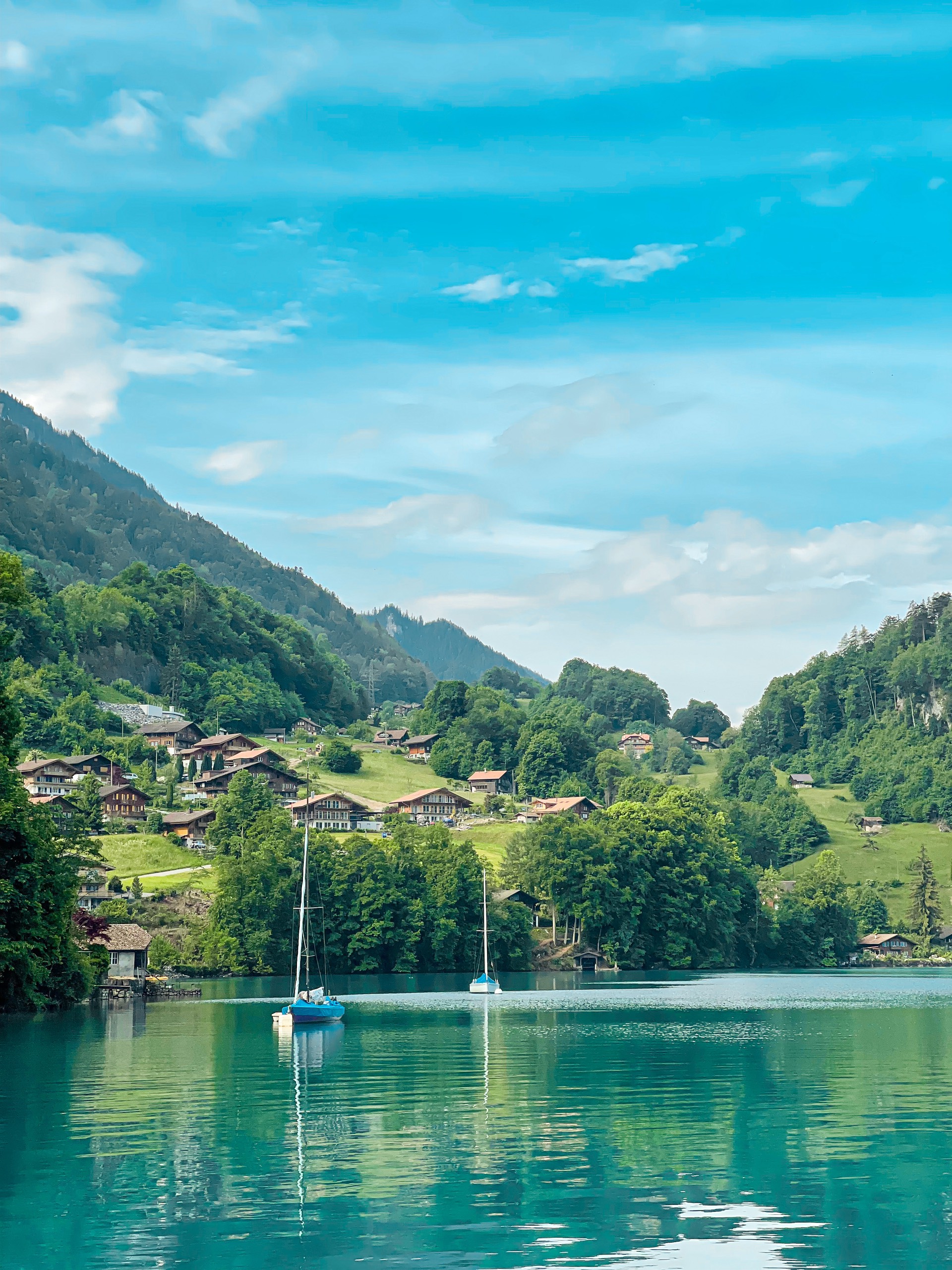Ngôi làng nhỏ dân số chỉ khoảng 400 người, đẹp nức tiếng ở Thụy Sĩ tới mức được ví là “siêu thực” - Ảnh 2.