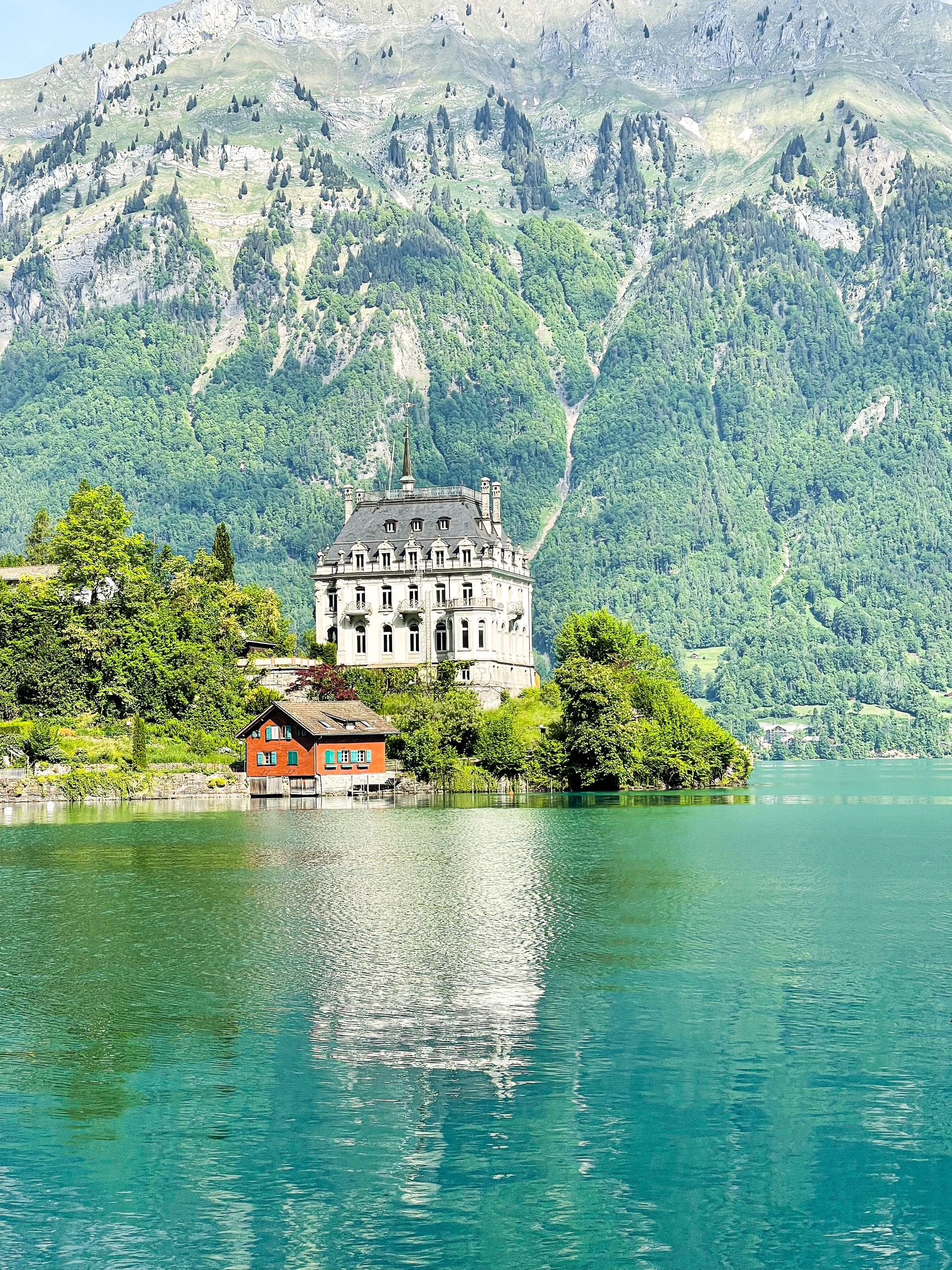 Ngôi làng nhỏ dân số chỉ khoảng 400 người, đẹp nức tiếng ở Thụy Sĩ tới mức được ví là “siêu thực” - Ảnh 3.