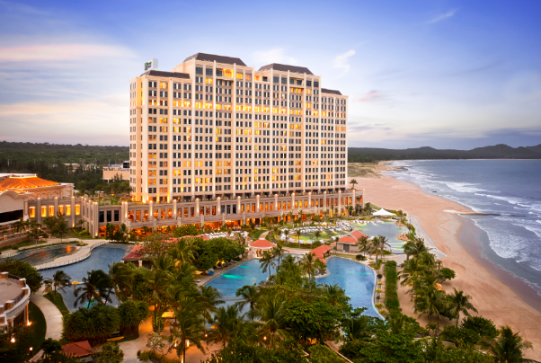 Holiday Inn Resort Ho Tram Beach vinh dự đạt chứng nhận 5 sao danh giá - Ảnh 1.