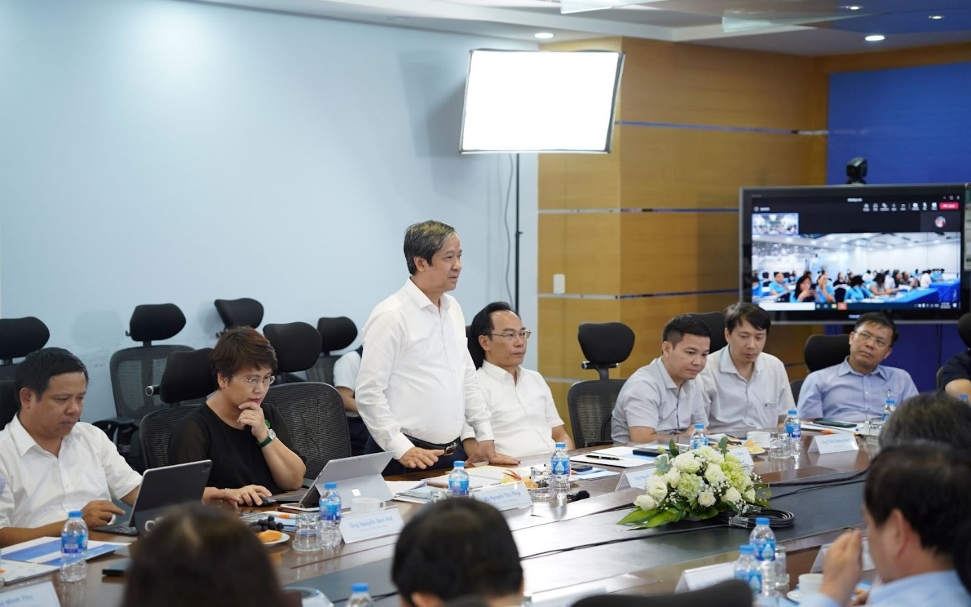 Bộ trưởng Nguyễn Kim Sơn: Mong Trường Đại học CMC trở thành hình mẫu - Ảnh 1.