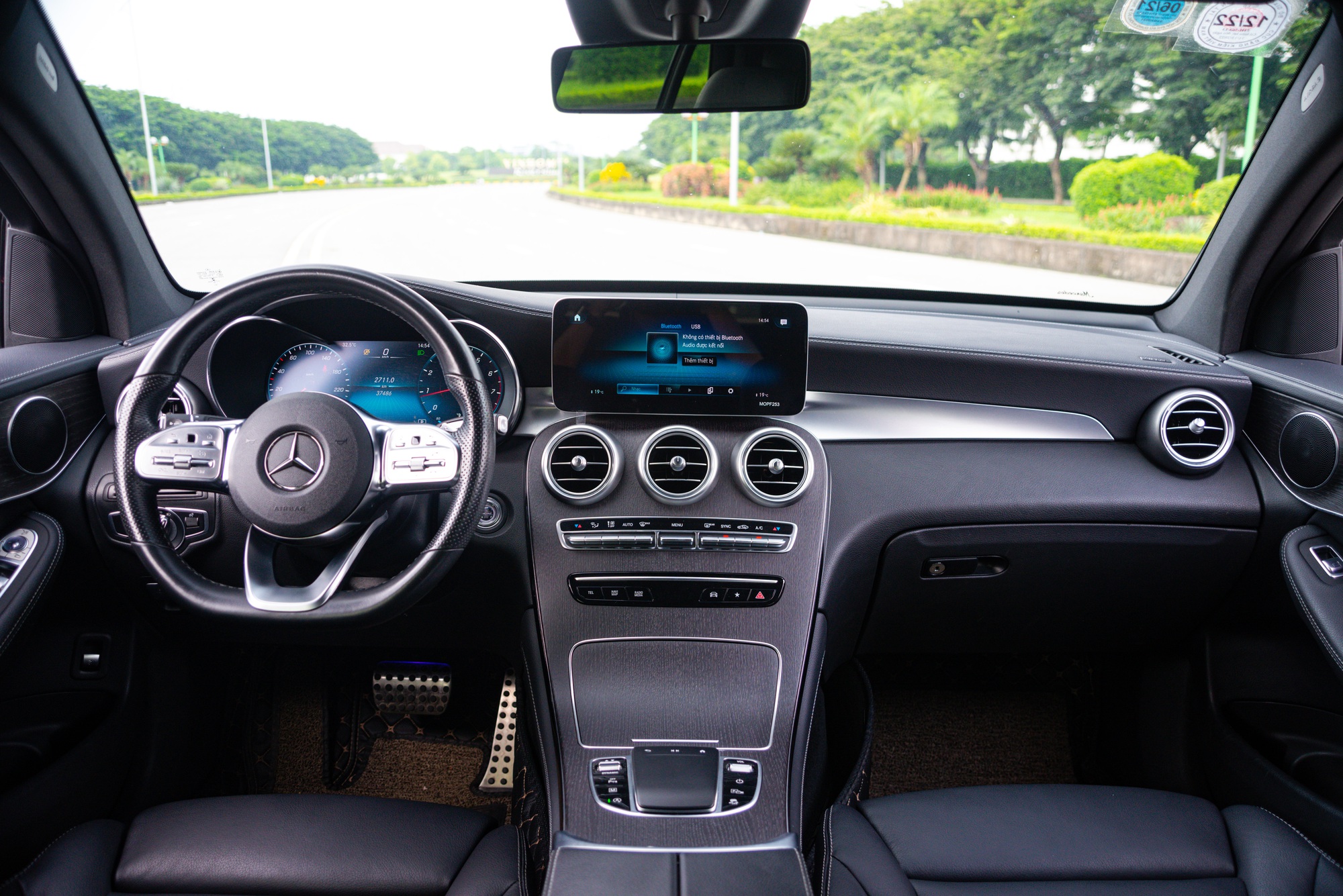 ‘Hàng hiếm’ Mercedes-Benz GLC 300 Coupe 2 năm tuổi được rao bán lại với mức giá gần 2,7 tỷ đồng - Ảnh 9.