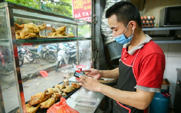 Bỏ văn phòng về khởi nghiệp, người mở chuỗi 5 quán ăn, người cán mốc ngày trăm đơn - Ảnh 1.