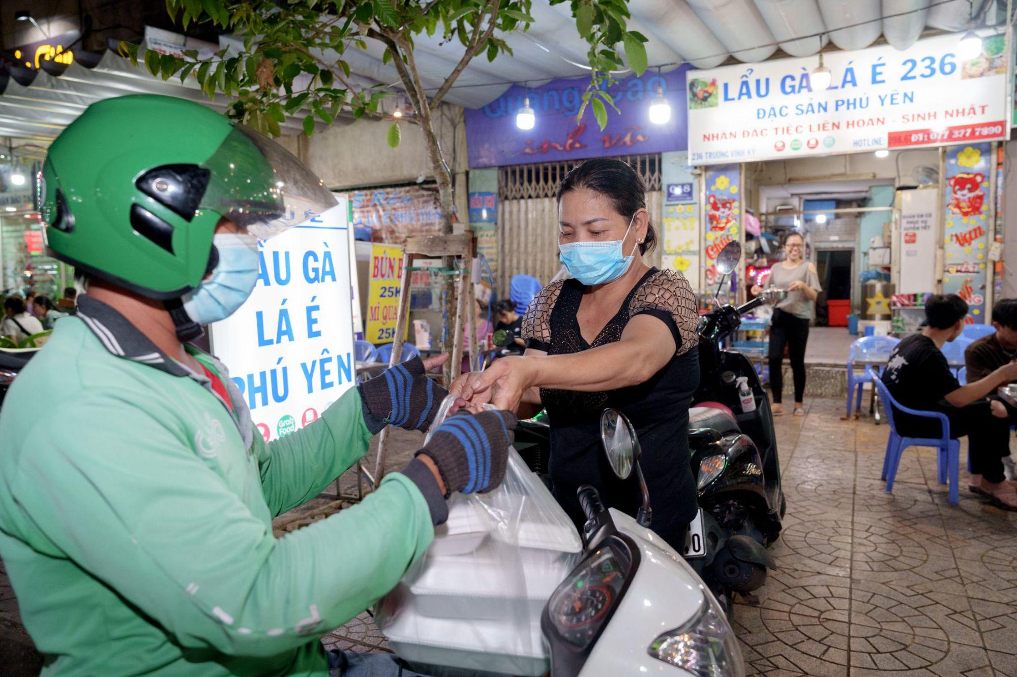 Bỏ văn phòng về khởi nghiệp, người mở chuỗi 5 quán ăn, người cán mốc ngày trăm đơn - Ảnh 3.