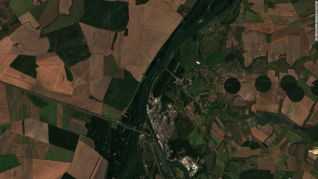 Ảnh từ vệ tinh: Các con sông trên thế giới đang khô cạn vì thời tiết khắc nghiệt - Ảnh 11.