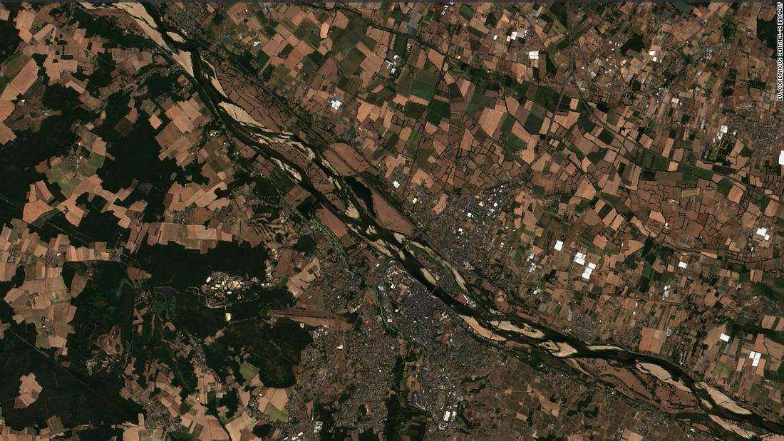 Ảnh từ vệ tinh: Các con sông trên thế giới đang khô cạn vì thời tiết khắc nghiệt - Ảnh 10.