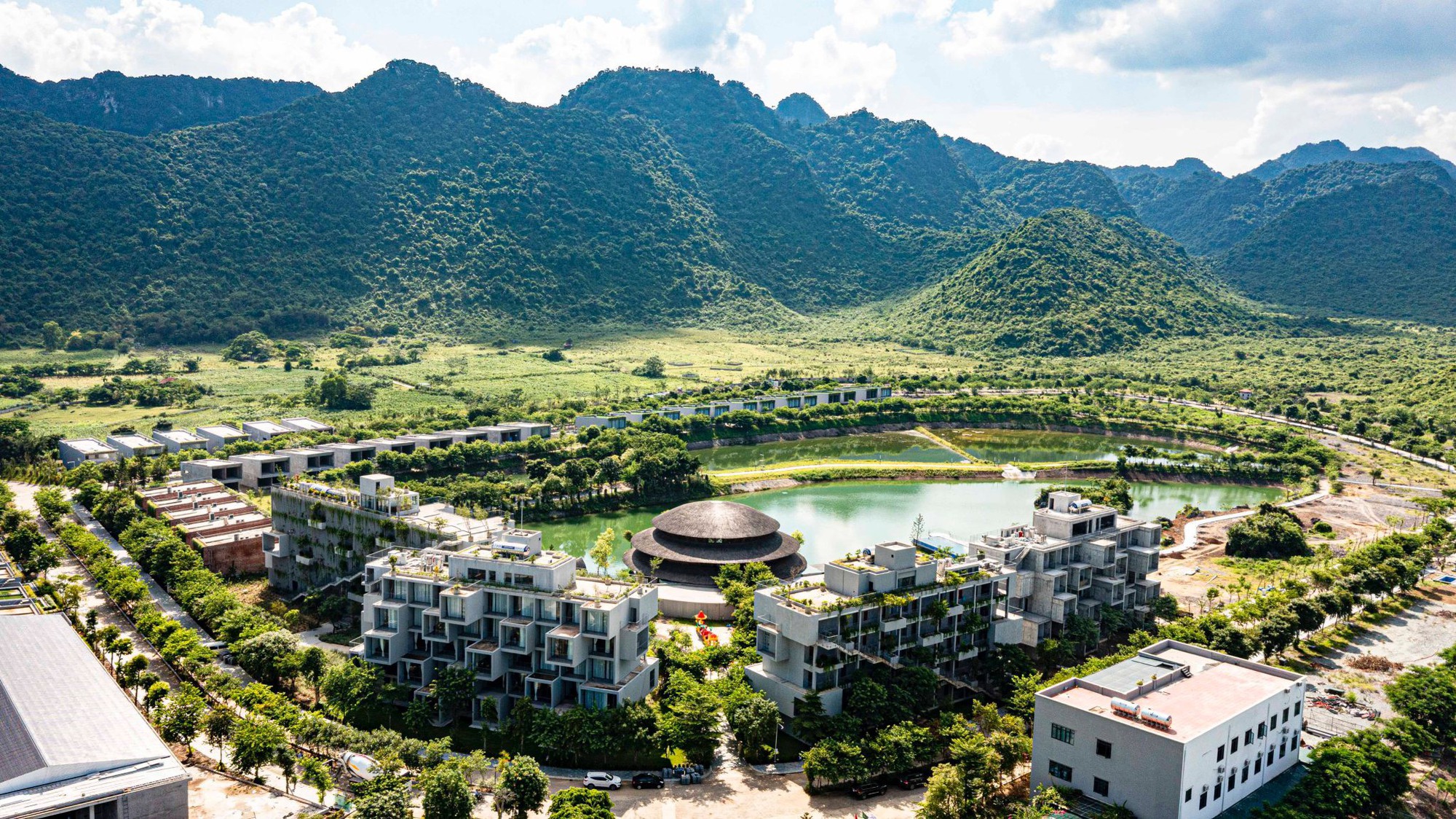 Khu resort ở Ninh Bình: Bản hòa tấu của những khúc nhạc tre, có Nhà tre lớn bậc nhất Đông Nam Á  - Ảnh 1.