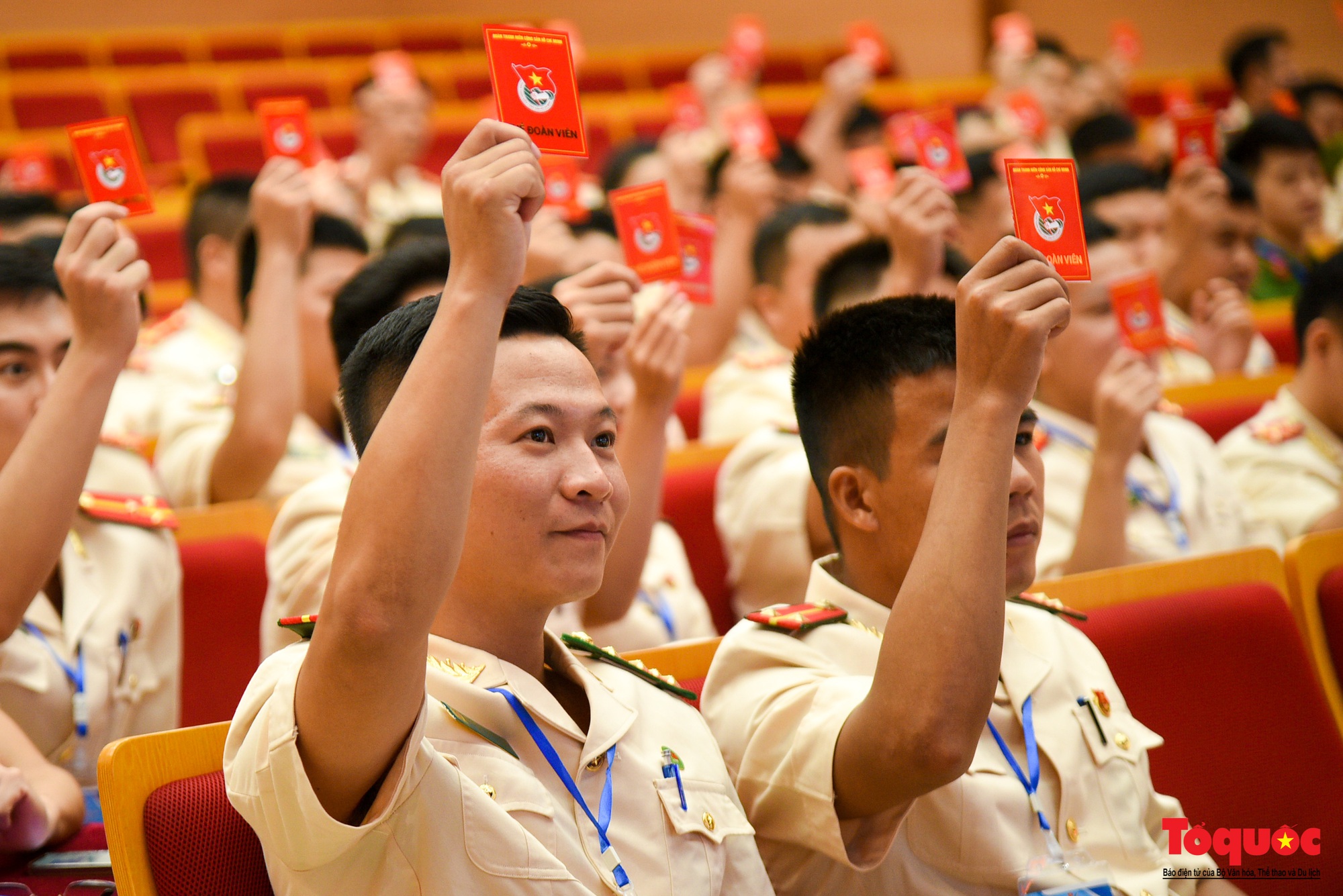 Tuổi trẻ Công an Hà Nội phát huy, học tập gương chiến đấu dũng cảm của các liệt sỹ Cảnh sát PCCC - Ảnh 10.