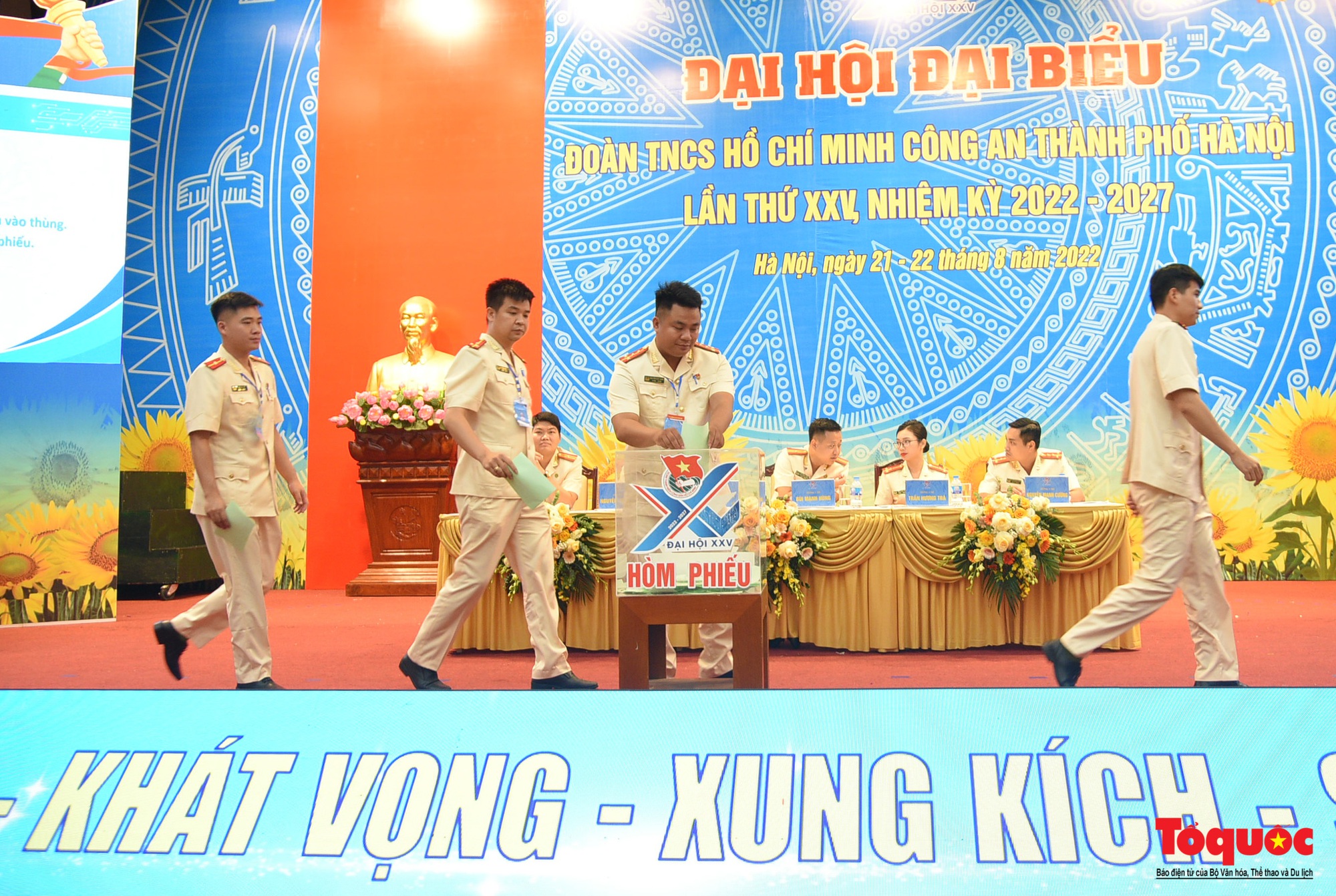 Tuổi trẻ Công an Hà Nội phát huy, học tập gương chiến đấu dũng cảm của các liệt sỹ Cảnh sát PCCC - Ảnh 11.