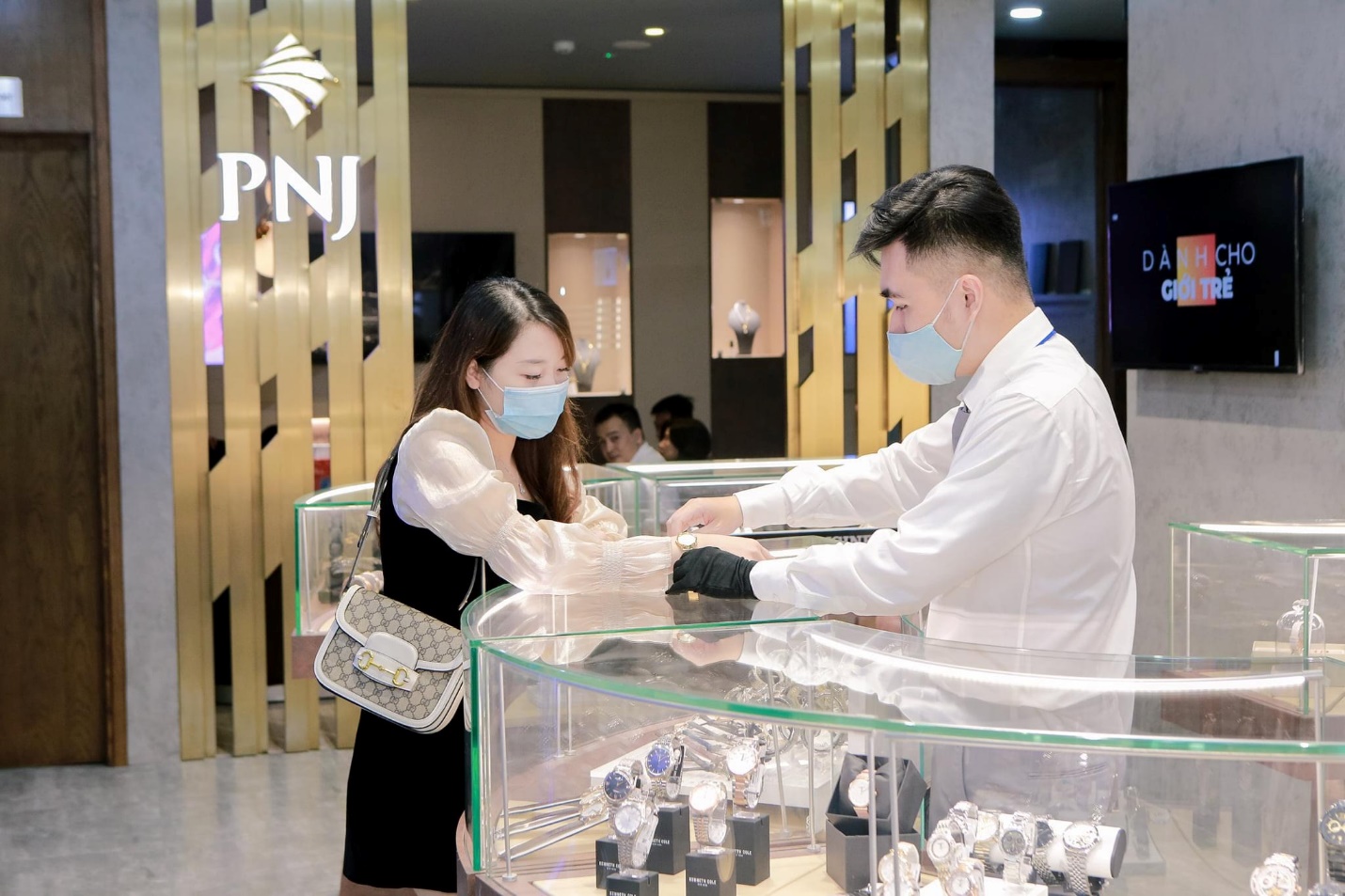 PNJ Doanh thu gần 21.000 tỷ đồng, tăng 71% trong bảy tháng đầu năm - Ảnh 1.