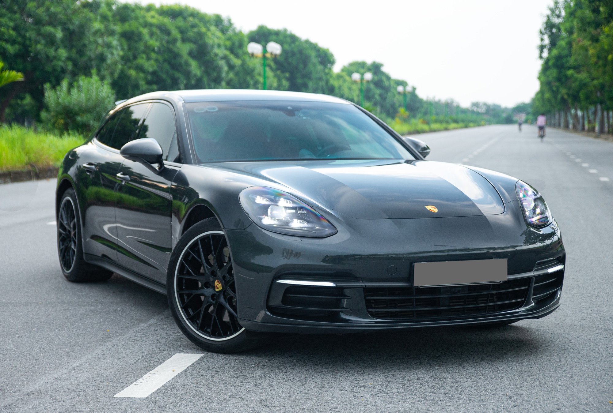 2019 Porsche Panamera 4 essentials The relatively affordable one