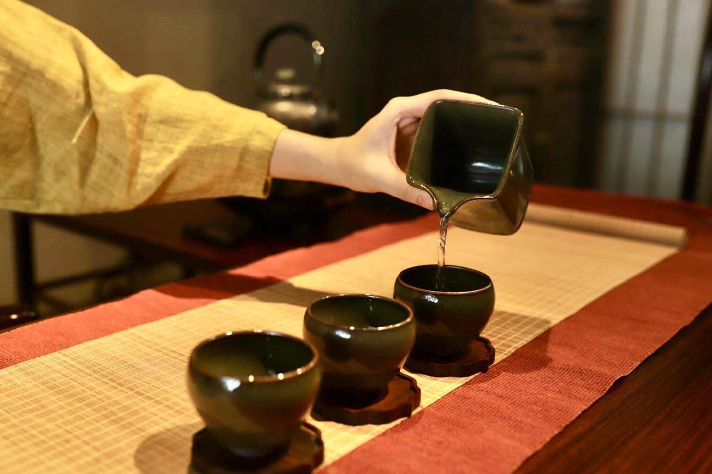 Thú chơi trà nhiều chị em si mê, sẵn sàng từ bỏ túi xách, mỹ phẩm hàng hiệu - Ảnh 2. Thú thưởng trà nhiều chị em si mê, sẵn sàng từ bỏ túi xách, mỹ phẩm - Ảnh 2.