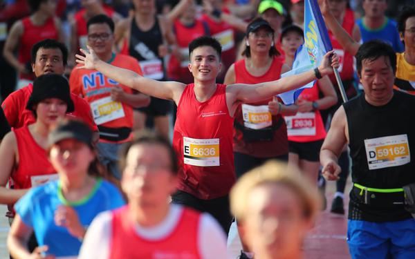 Giải chạy Marathon Techcombank - lần đầu tổ chức tại Hà Nội - Ảnh 1.