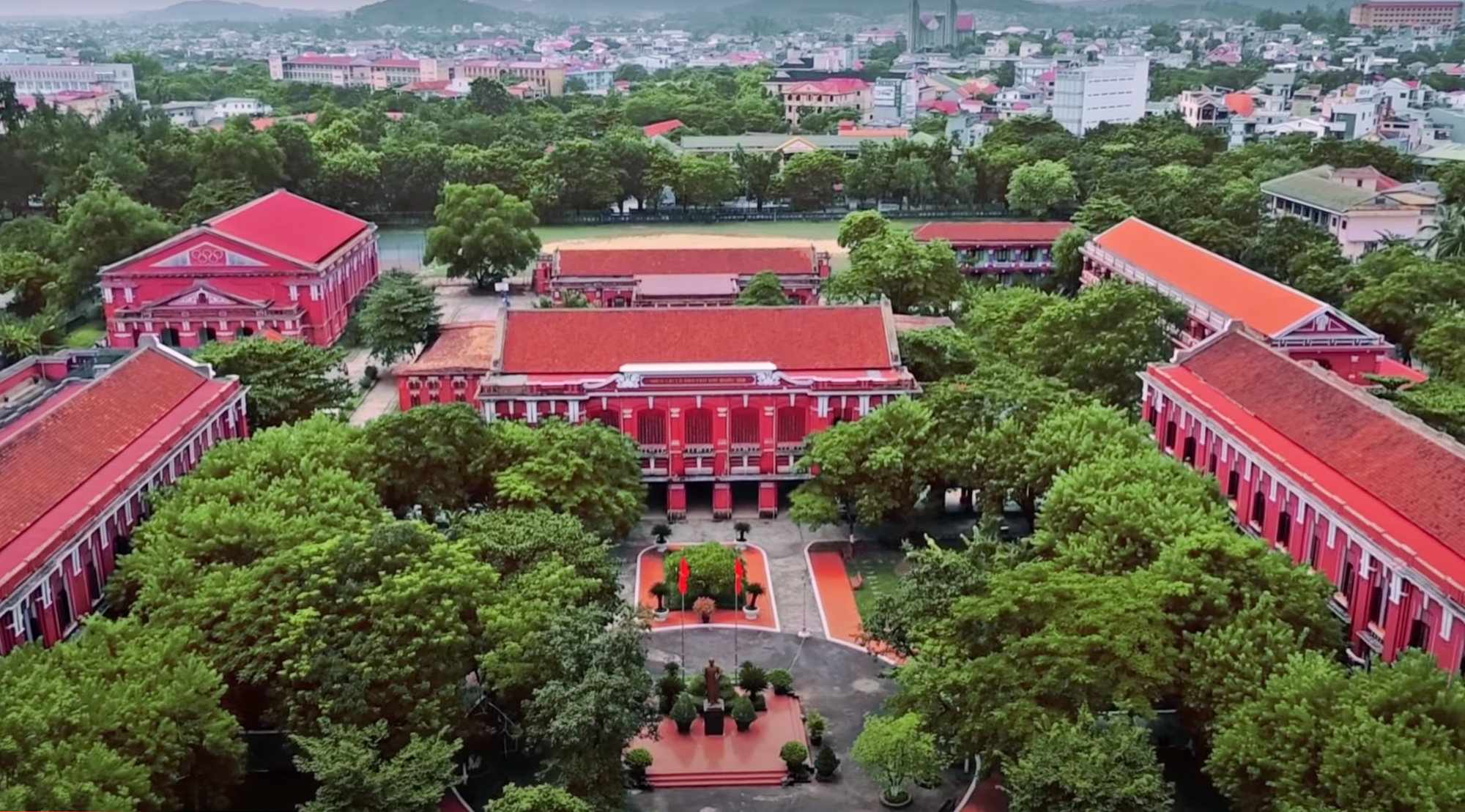 Trường trung học 126 tuổi, lâu đời thứ 3 Việt Nam - Ảnh 1.