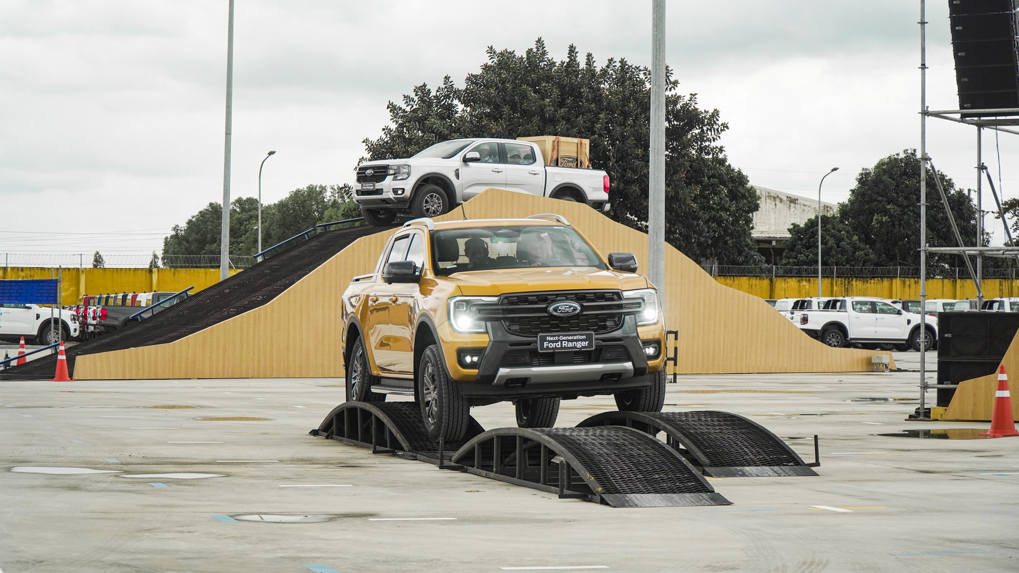 Ford Ranger Wildtrak 2022 giá 965 triệu đồng - Vua bán tải thị uy phân khúc tại Việt Nam - Ảnh 8.