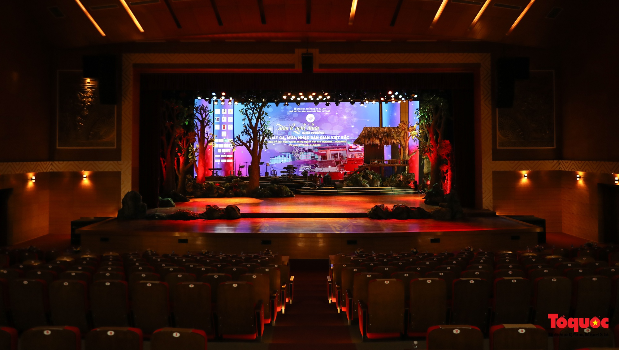 Mục sở thị Nhà hát Ca múa, nhạc dân gian hiện đại nhất khu vực Việt Bắc - Ảnh 7.