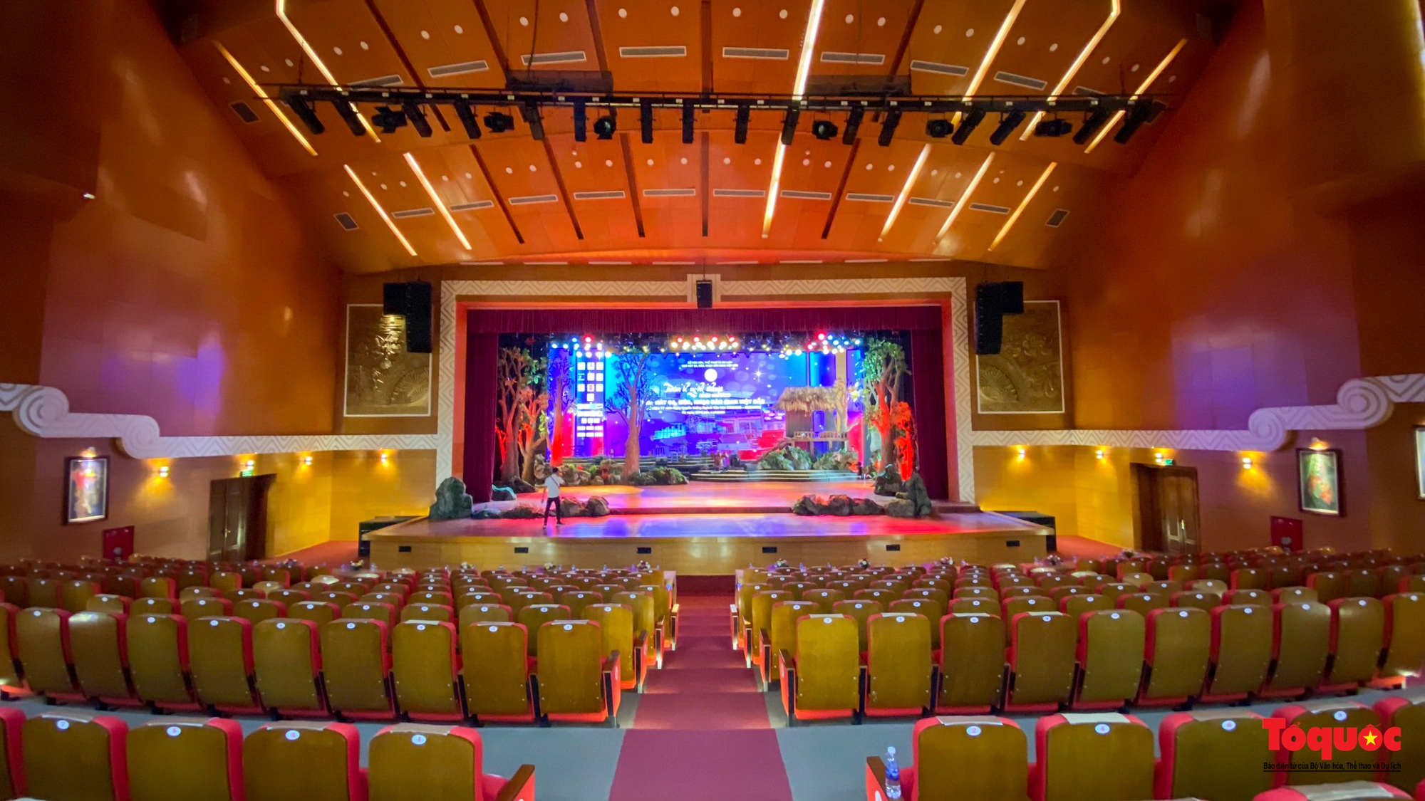 Mục sở thị Nhà hát Ca múa, nhạc dân gian hiện đại nhất khu vực Việt Bắc - Ảnh 8.