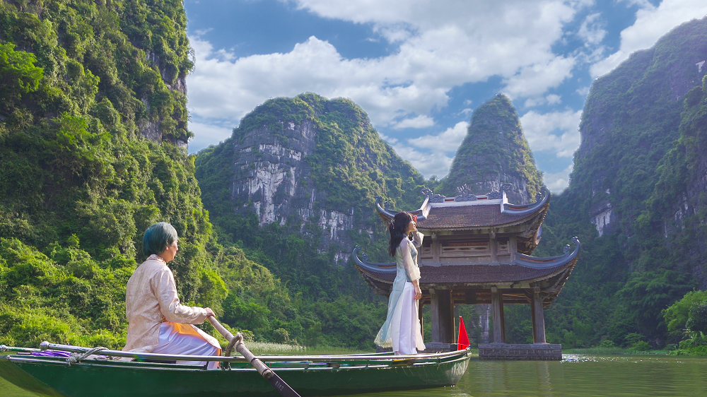 Hàng loạt địa danh du lịch của Việt Nam xuất hiện ấn tượng trong MV ca nhạc của một ca sĩ Hàn Quốc - Ảnh 4.