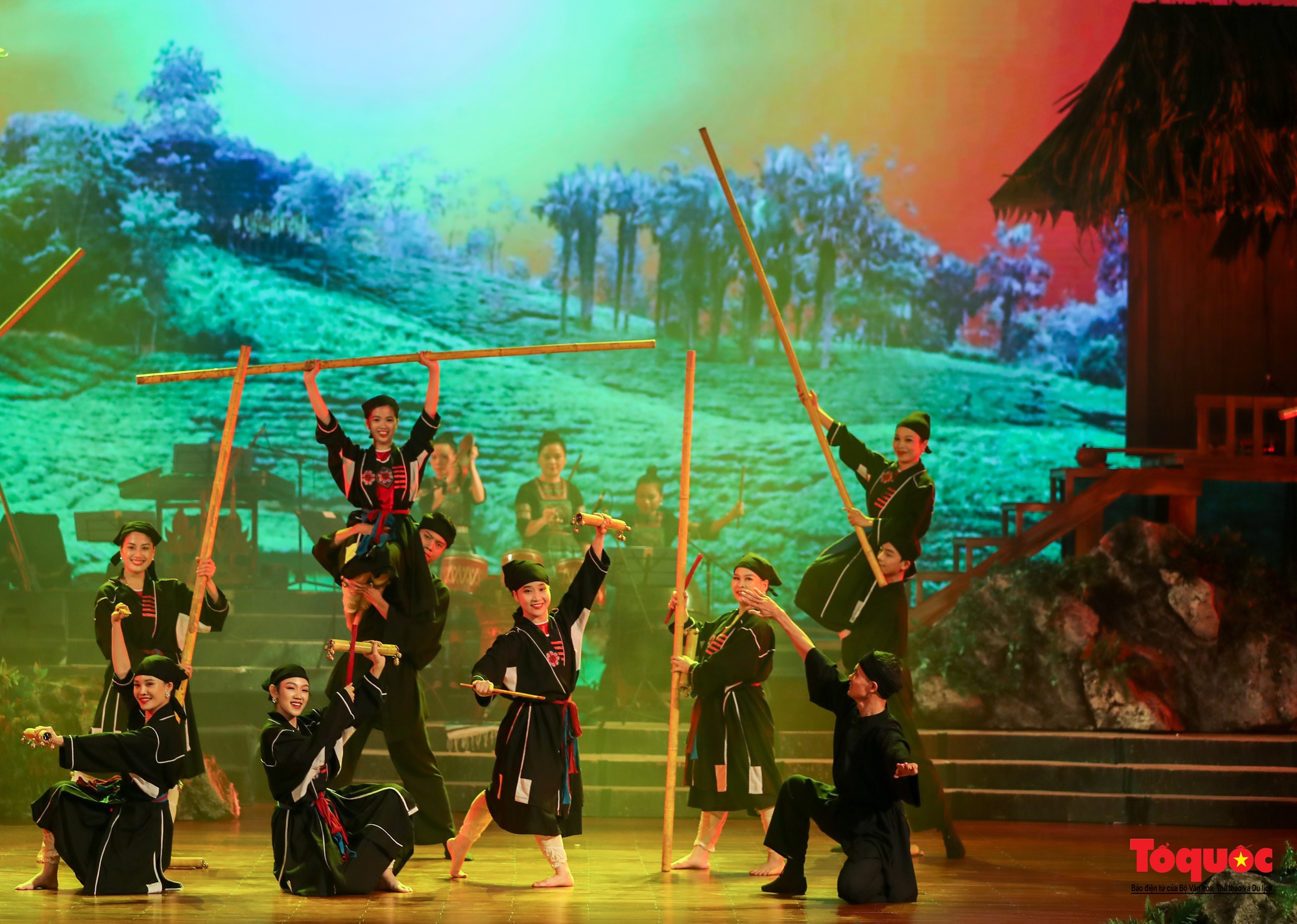 Nhà hát Ca múa, nhạc dân gian Việt Bắc khai mở “Đêm huyền diệu” - Ảnh 16.
