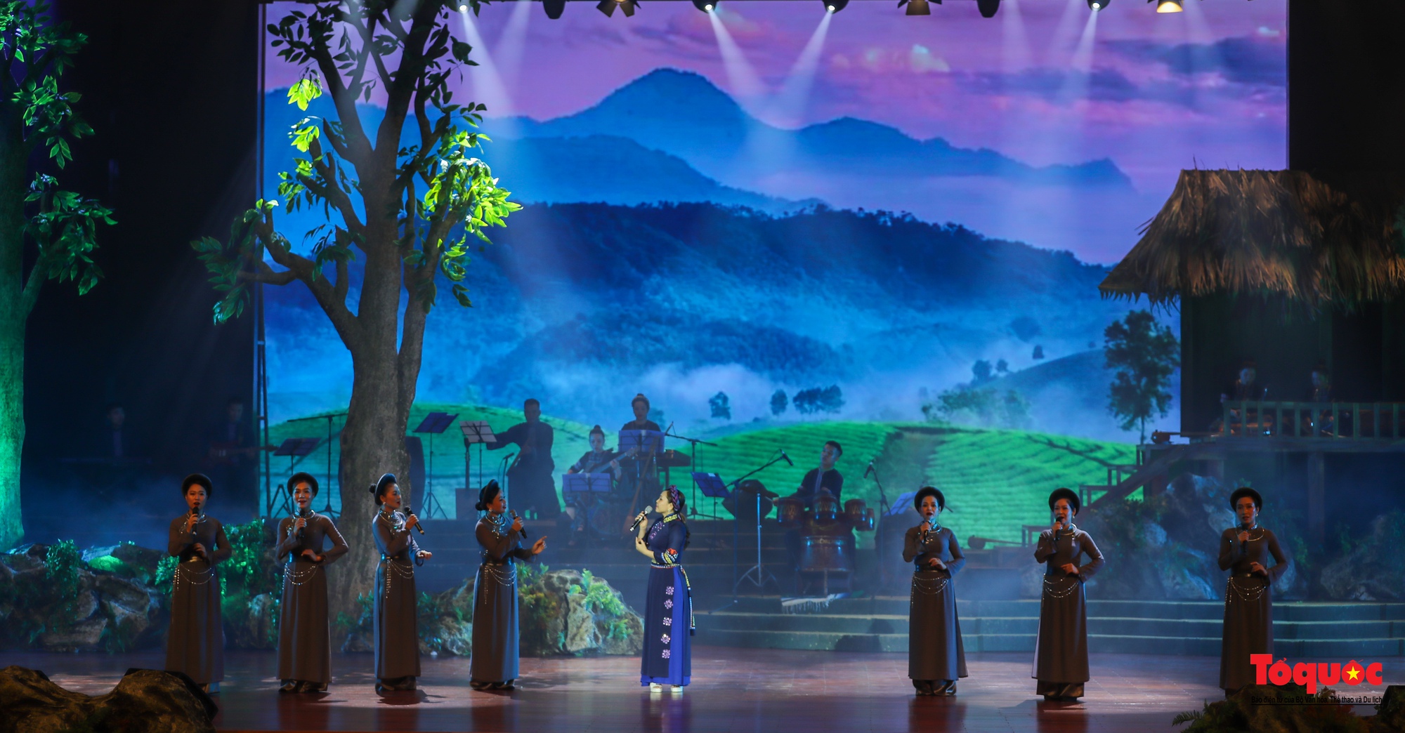 Nhà hát Ca múa, nhạc dân gian Việt Bắc khai mở “Đêm huyền diệu” - Ảnh 19.