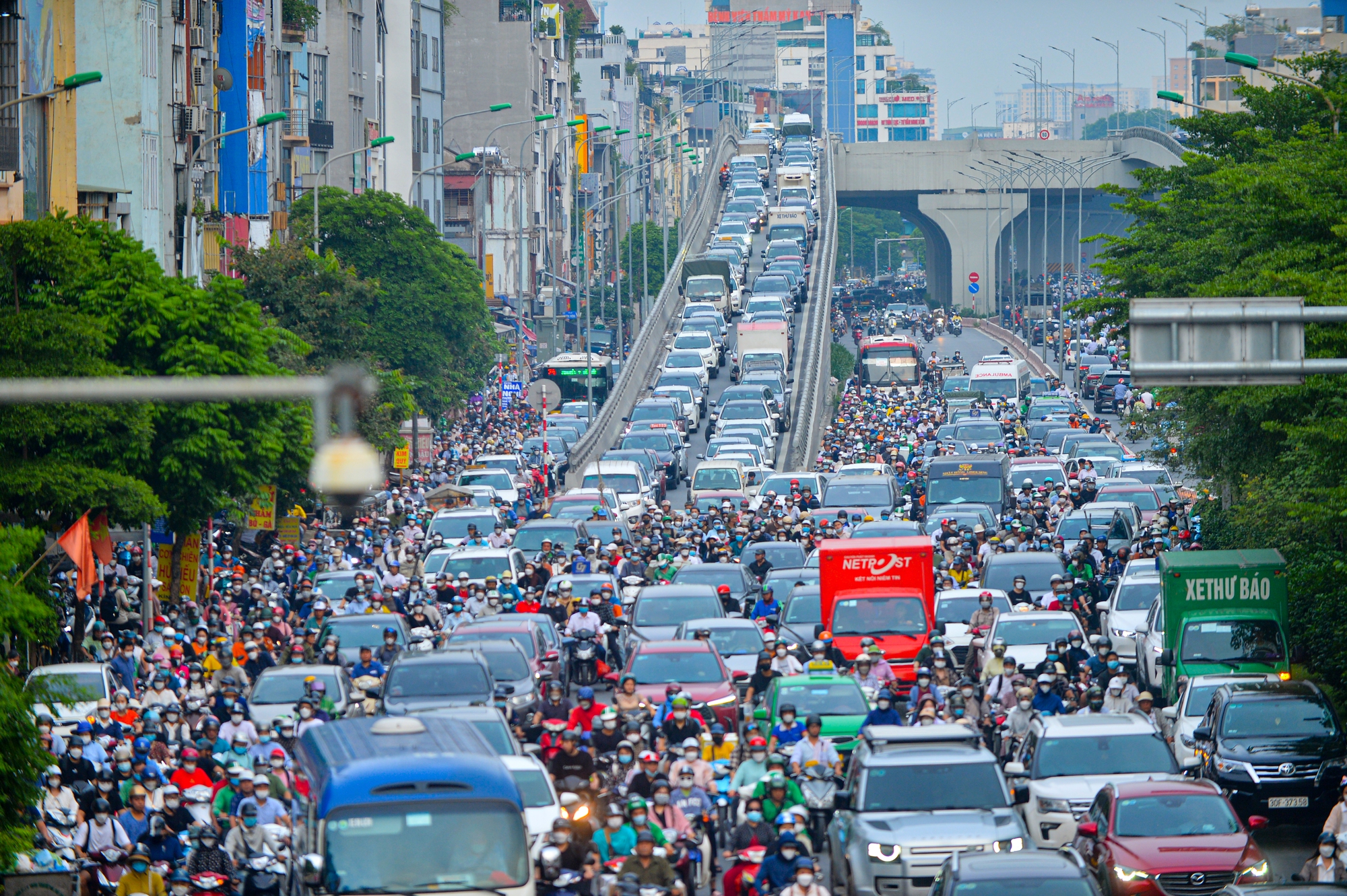 Sự văn minh trên đường chỉ có thể đạt được khi tất cả mọi người đều đáp ứng các quy định Luật Giao thông. Hành động của chúng ta khi tham gia giao thông còn phản ánh tình yêu thương và sự tôn trọng cho người khác. Hãy cùng xem hình ảnh về văn hóa giao thông tuyệt vời của người dân Việt Nam.