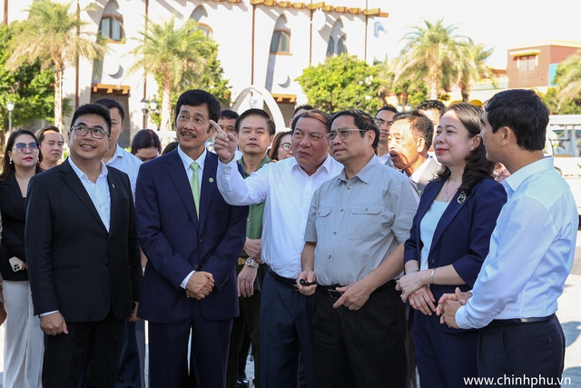 Thủ tướng: Bình Thuận phải phát triển xanh, nhanh, bền vững - Ảnh 3. Thủ tướng: Bình Thuận phải phát triển xanh, nhanh, bền vững - Ảnh 3.