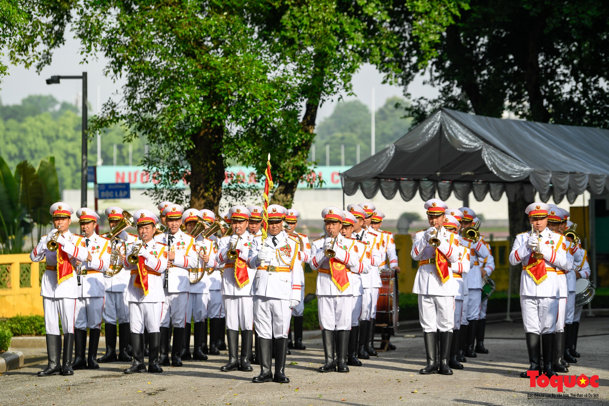 Trang trọng Lễ thượng cờ kỷ niệm 55 năm thành lập ASEAN tại Hà Nội - Ảnh 5.