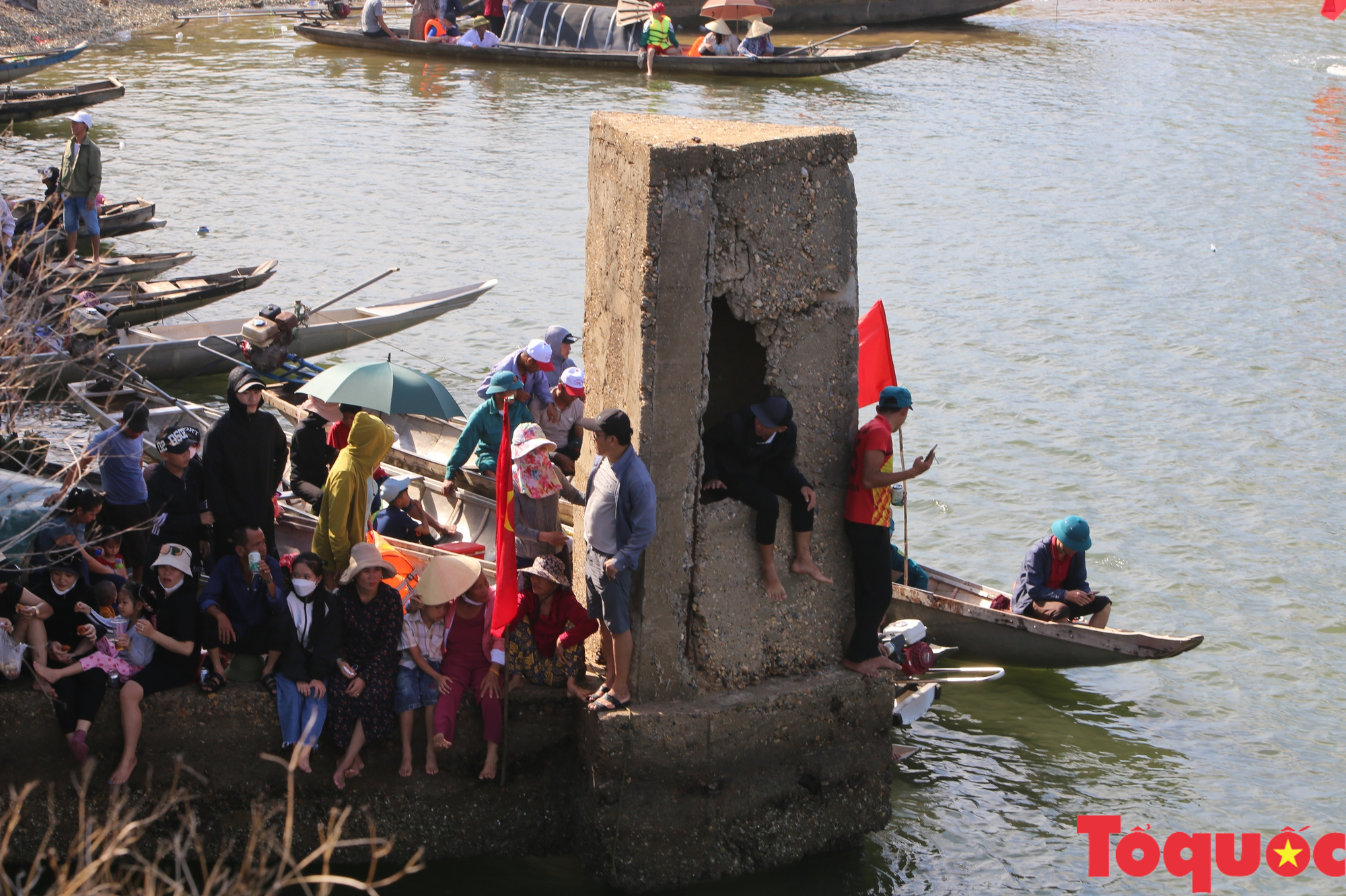 Quảng Bình: Lễ hội &quot;Đua thuyền truyền thống trên sông Nhật Lệ&quot; là di sản văn hoá phi vật thể quốc gia - Ảnh 14.
