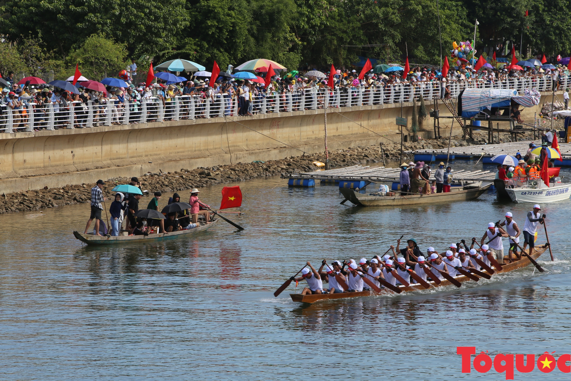 Quảng Bình: Lễ hội &quot;Đua thuyền truyền thống trên sông Nhật Lệ&quot; là di sản văn hoá phi vật thể quốc gia - Ảnh 18.