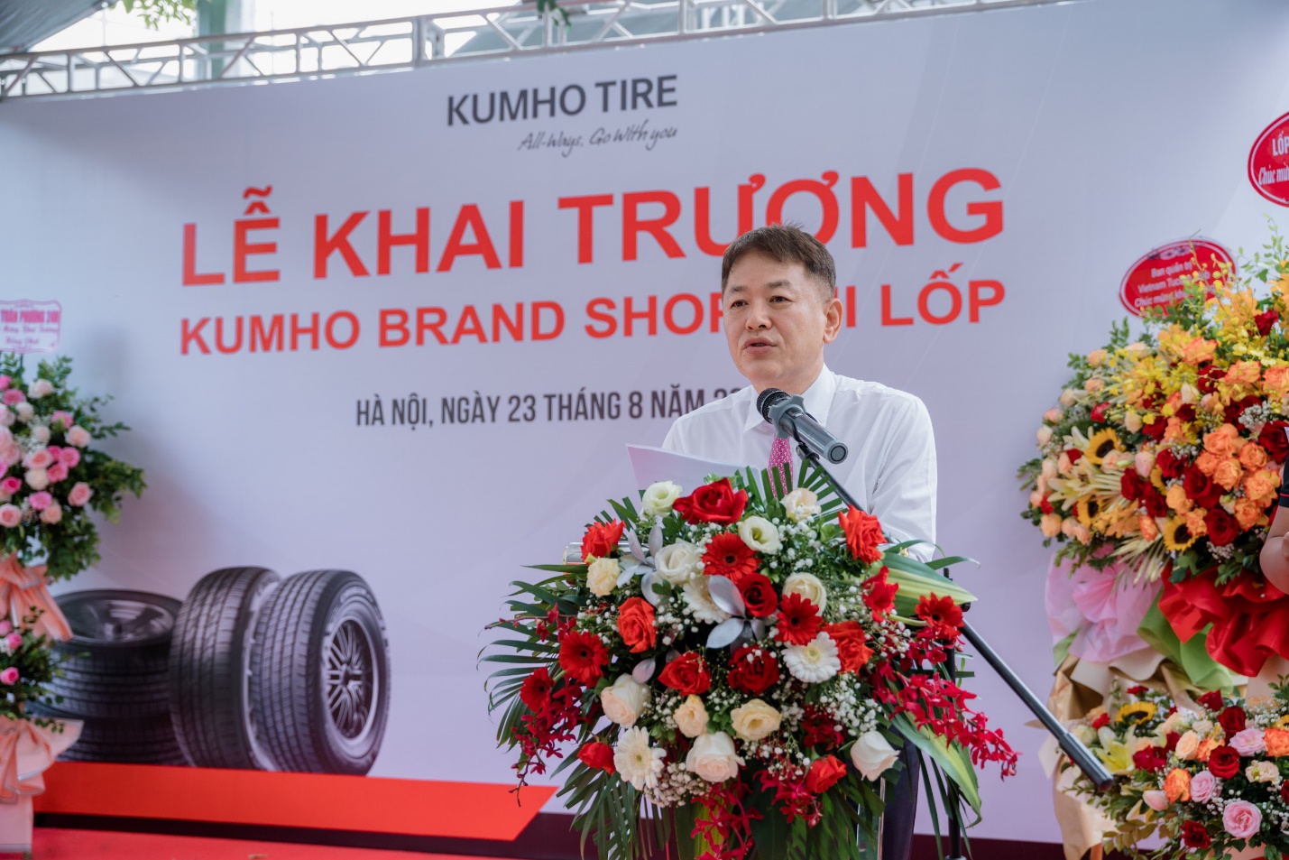 Lốp xe Kumho Việt Nam ra mắt cửa hàng thương hiệu đầu tiên tại Việt Nam - Ảnh 2.