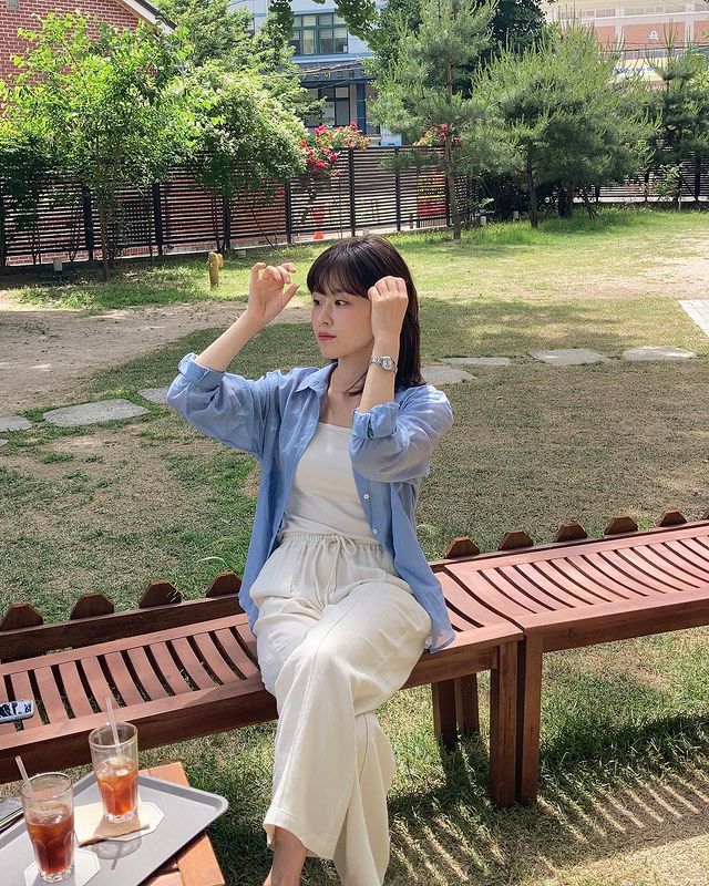Nếu chuộng phong cách tối giản thanh lịch, bạn hãy học cách sắm đồ giống nữ blogger người Hàn này - Ảnh 26.
