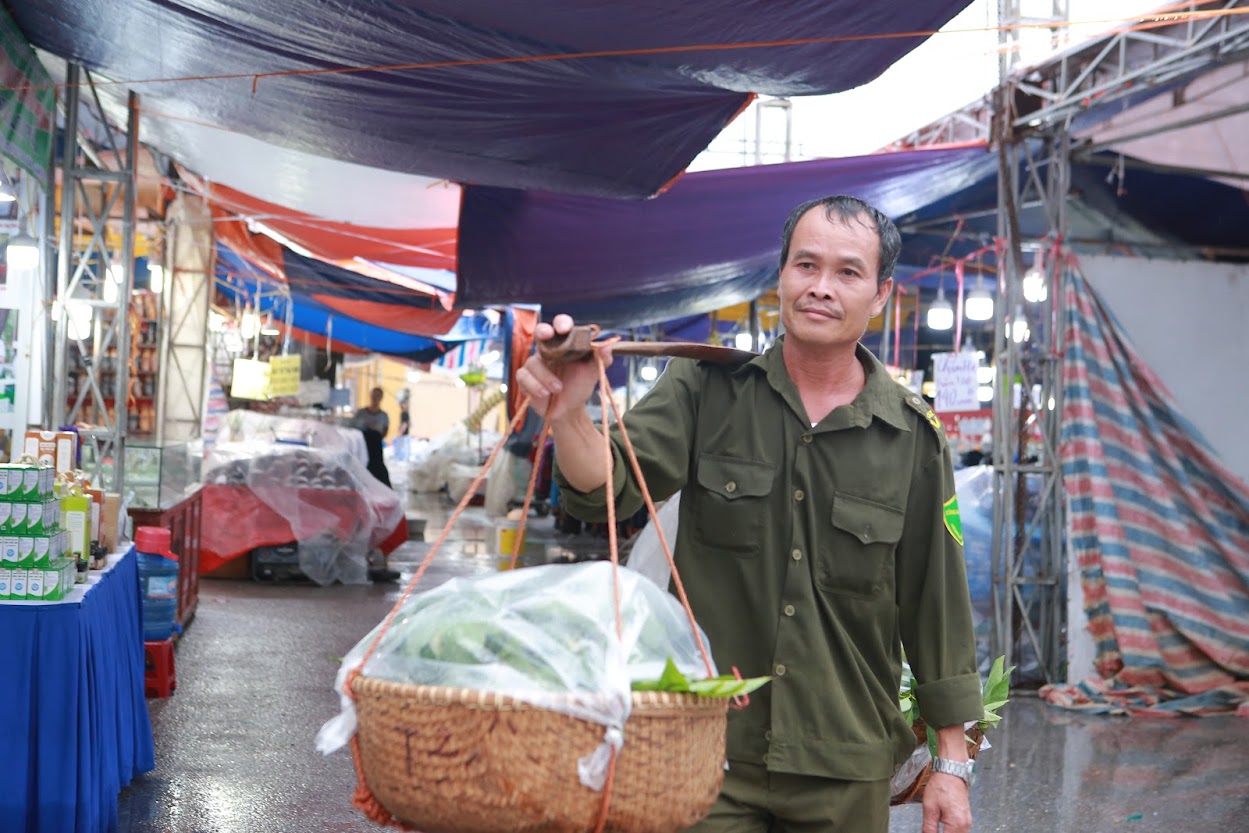 Lạng Sơn: Lễ hội Na Chi Lăng đấu giá quả na dai gần 100 triệu đồng - Ảnh 7.