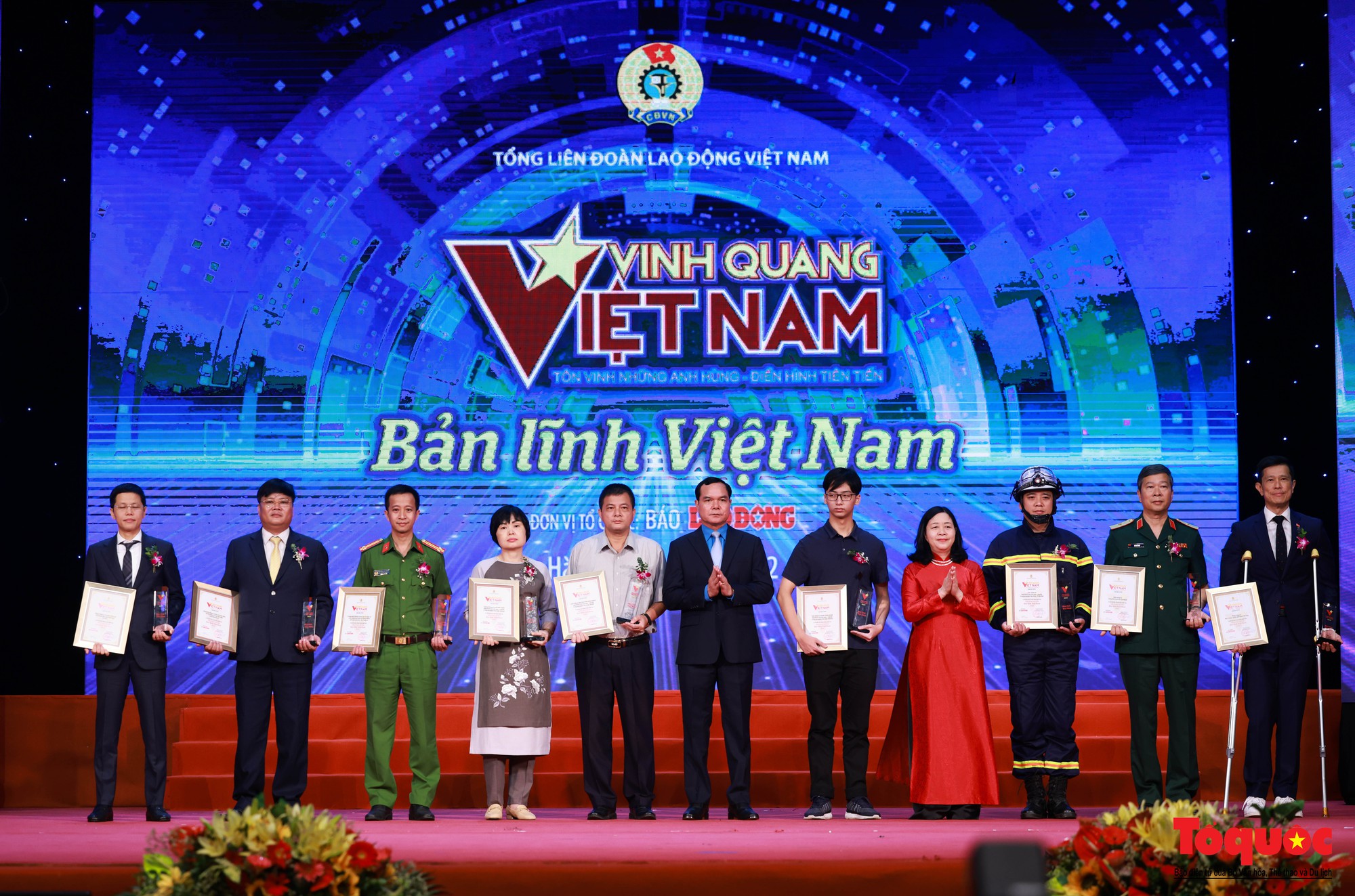 Vinh quang Việt Nam năm 2022: Vinh danh các chiến sĩ PCCC Cầu Giấy đã hi sinh khi làm nhiệm vụ  - Ảnh 6.