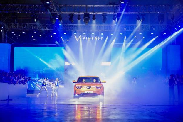 Vinfast bàn giao 100 ô tô điện VF8 đầu tiên chuẩn bị xuất khẩu ra quốc tế - Ảnh 3.