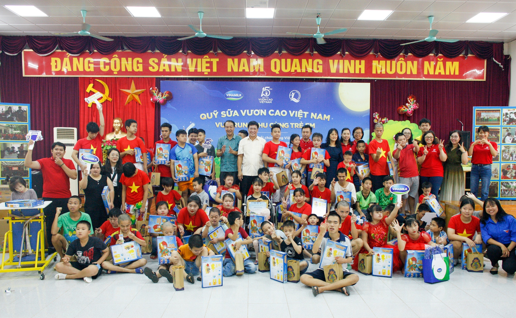 Mùa trung thu ấm áp trong hành trình 15 năm của Quỹ sữa Vươn cao Việt Nam - Ảnh 1.