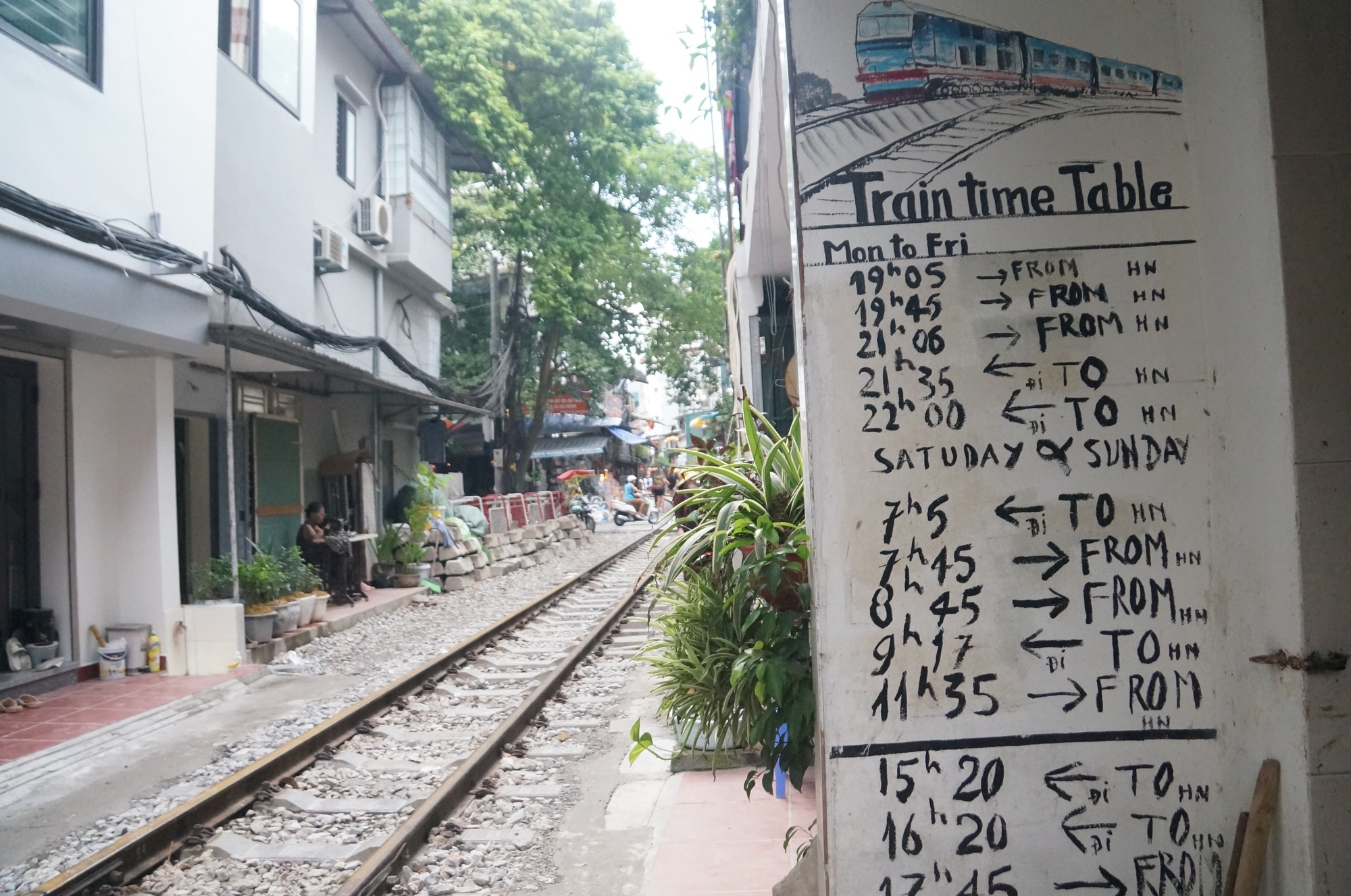 Ga Hà Nội di dời: Số phận tuyến đường sắt xuyên nội đô nơi thu hút khách du lịch - Ảnh 3.