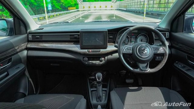 Suzuki Ertiga Hybrid lộ ảnh thực tế tại VN: Giá dự kiến từ 518,6 triệu đồng, ngày ra mắt không còn xa - Ảnh 4.