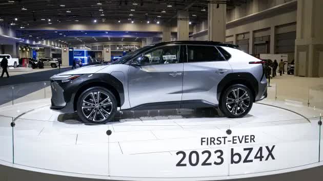 Tại sao Toyota-nhà sản xuất xe hơi lớn nhất thế giới không đặt cược tất cả vào ô tô điện? - Ảnh 2.