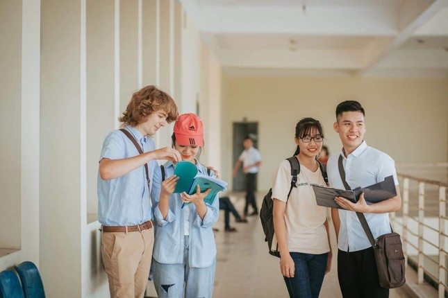 Cuộc sống sinh viên ở ngôi trường rộng bậc nhất Việt Nam sẽ như thế nào? - Ảnh 7.