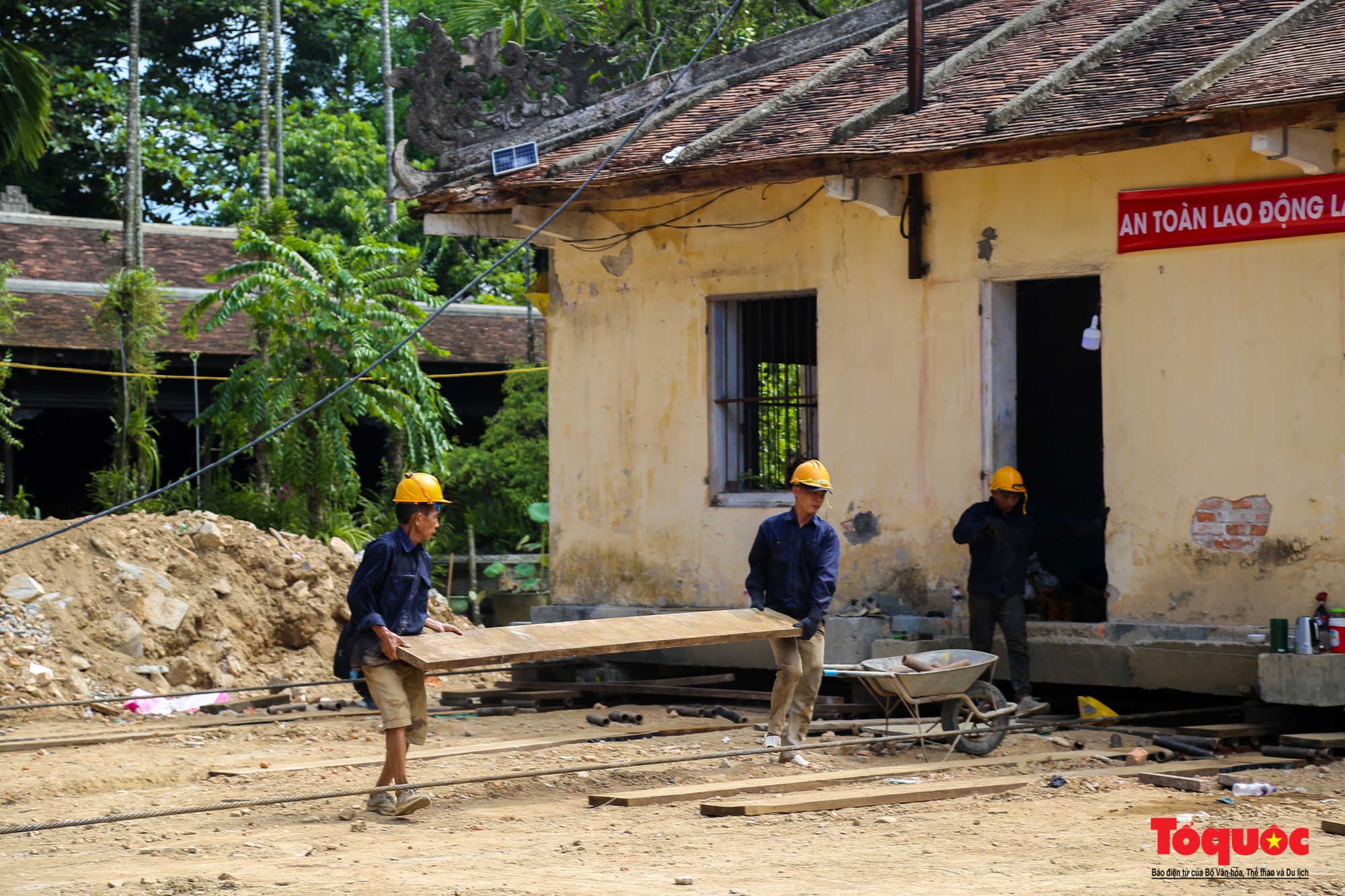 &quot;Thần đèn&quot; kỳ công dịch chuyển ngôi chánh điện nặng gần 1.000 tấn, bảo vệ bức họa &quot;Long vân khế hội&quot; - Ảnh 9.