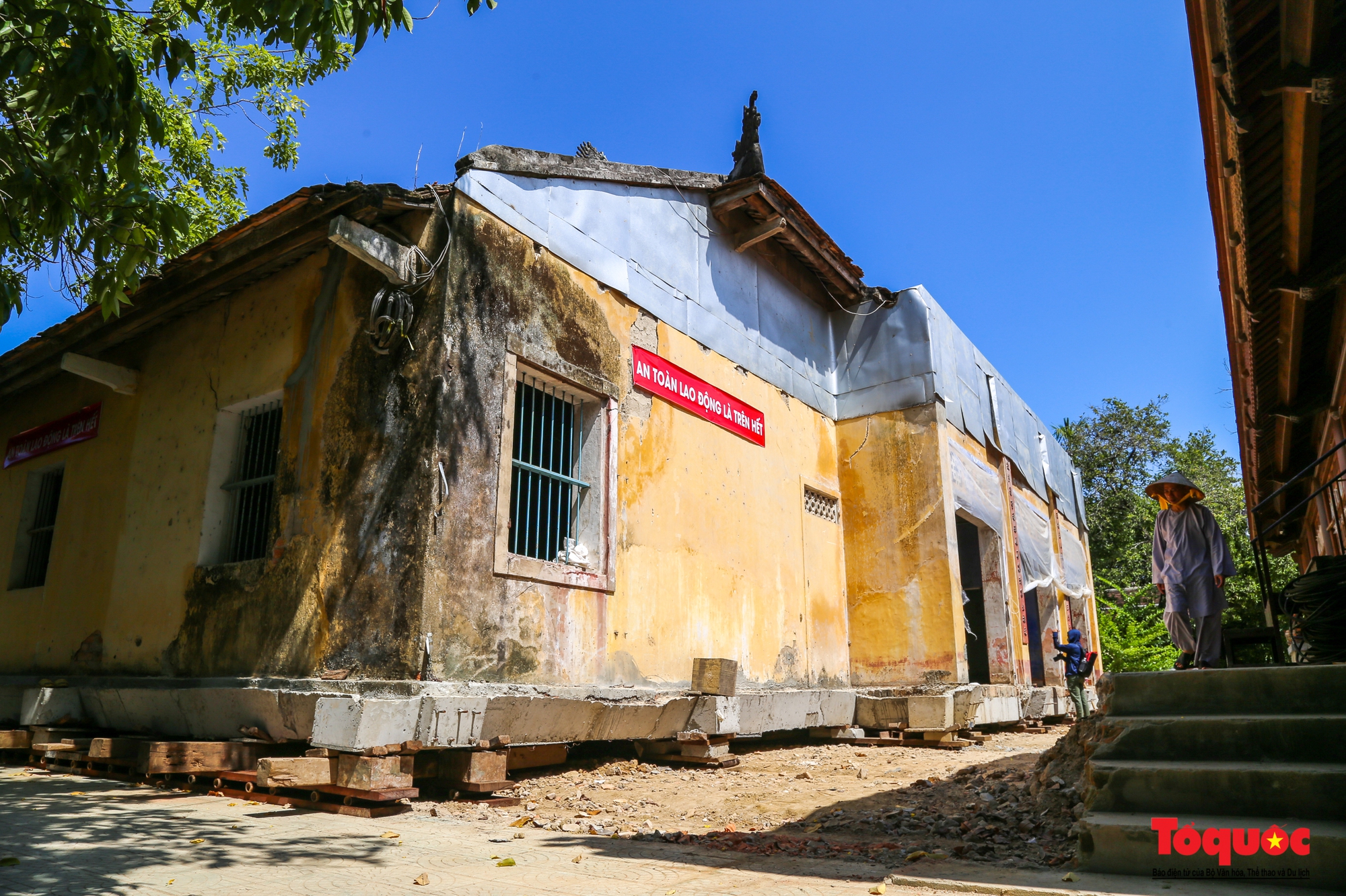 &quot;Thần đèn&quot; kỳ công dịch chuyển ngôi chánh điện nặng gần 1.000 tấn, bảo vệ bức họa &quot;Long vân khế hội&quot; - Ảnh 1.