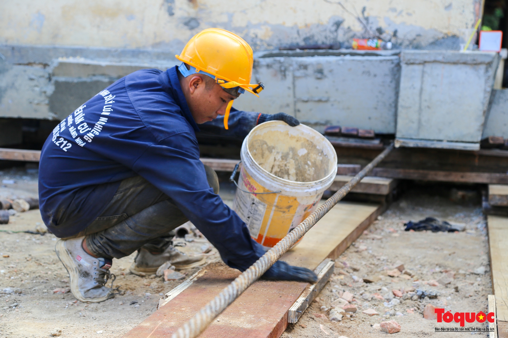 &quot;Thần đèn&quot; kỳ công dịch chuyển ngôi chánh điện nặng gần 1.000 tấn, bảo vệ bức họa &quot;Long vân khế hội&quot; - Ảnh 10.