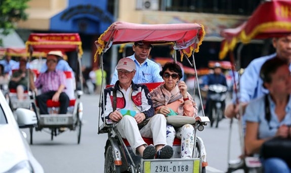 Lượng khách quốc tế đến Việt Nam trong 8 tháng gần cán mốc chỉ tiêu cả năm  - Ảnh 1.