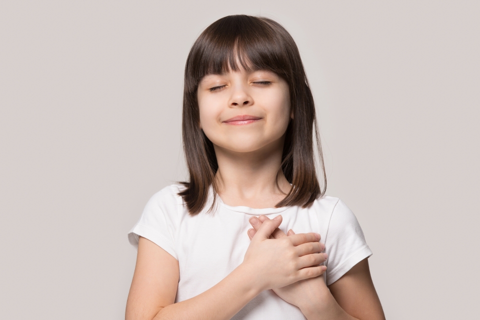 7 cách dạy con lòng biết ơn để trẻ sống lạc quan, hạnh phúc