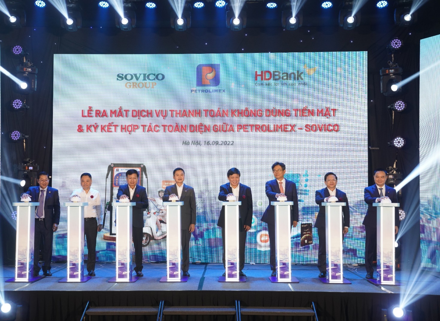 Petrolimex ra mắt dịch vụ thanh toán không dùng tiền mặt  - Ảnh 1.